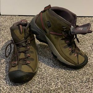 Keen waterproof boots men’s size 9